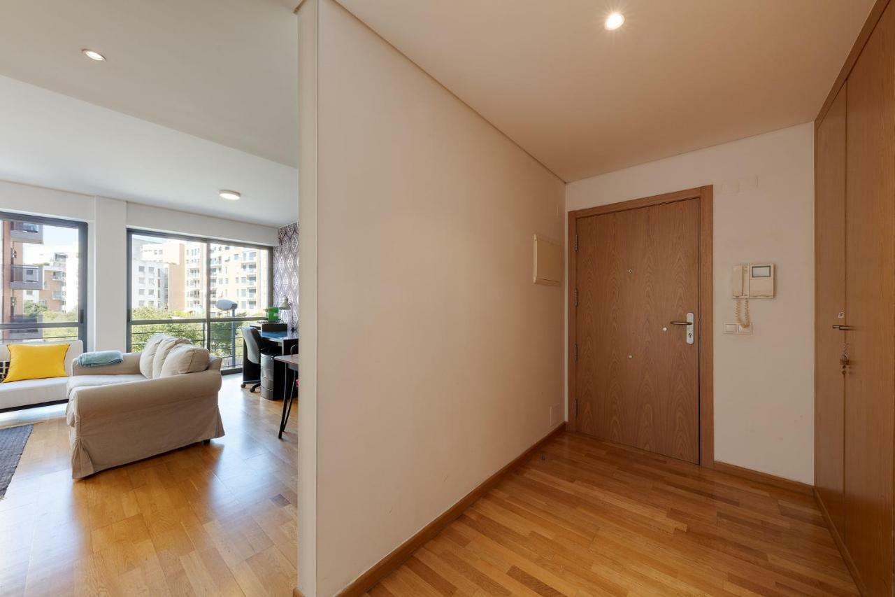 Apartment Riverside Luxury Expo Near The Airport